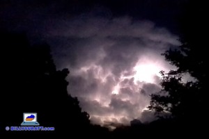 Storms batter Kentucky, Tennessee (raw weather video) Storms batter Kentucky, Tennessee (raw weather video)